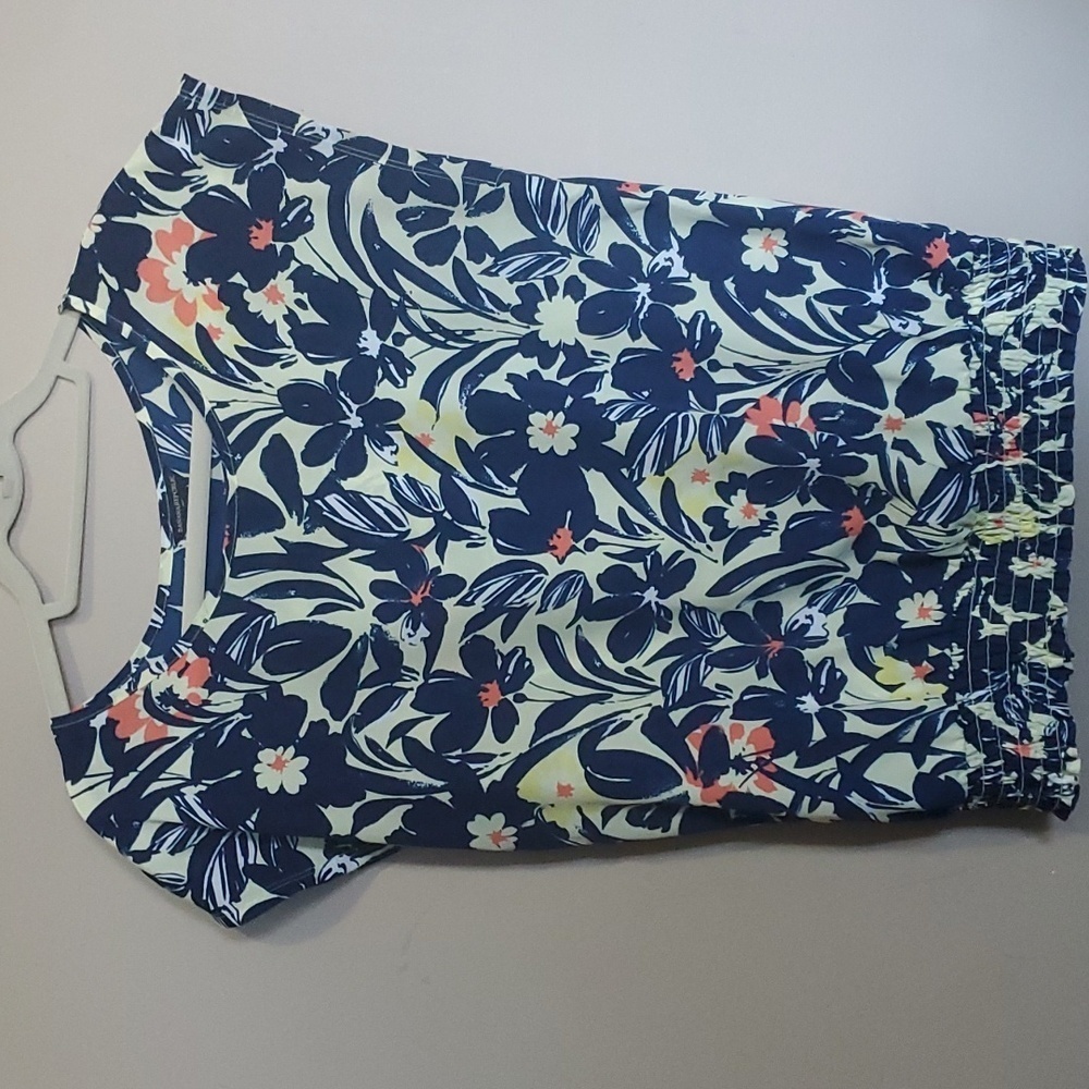 Banana republic top size medium